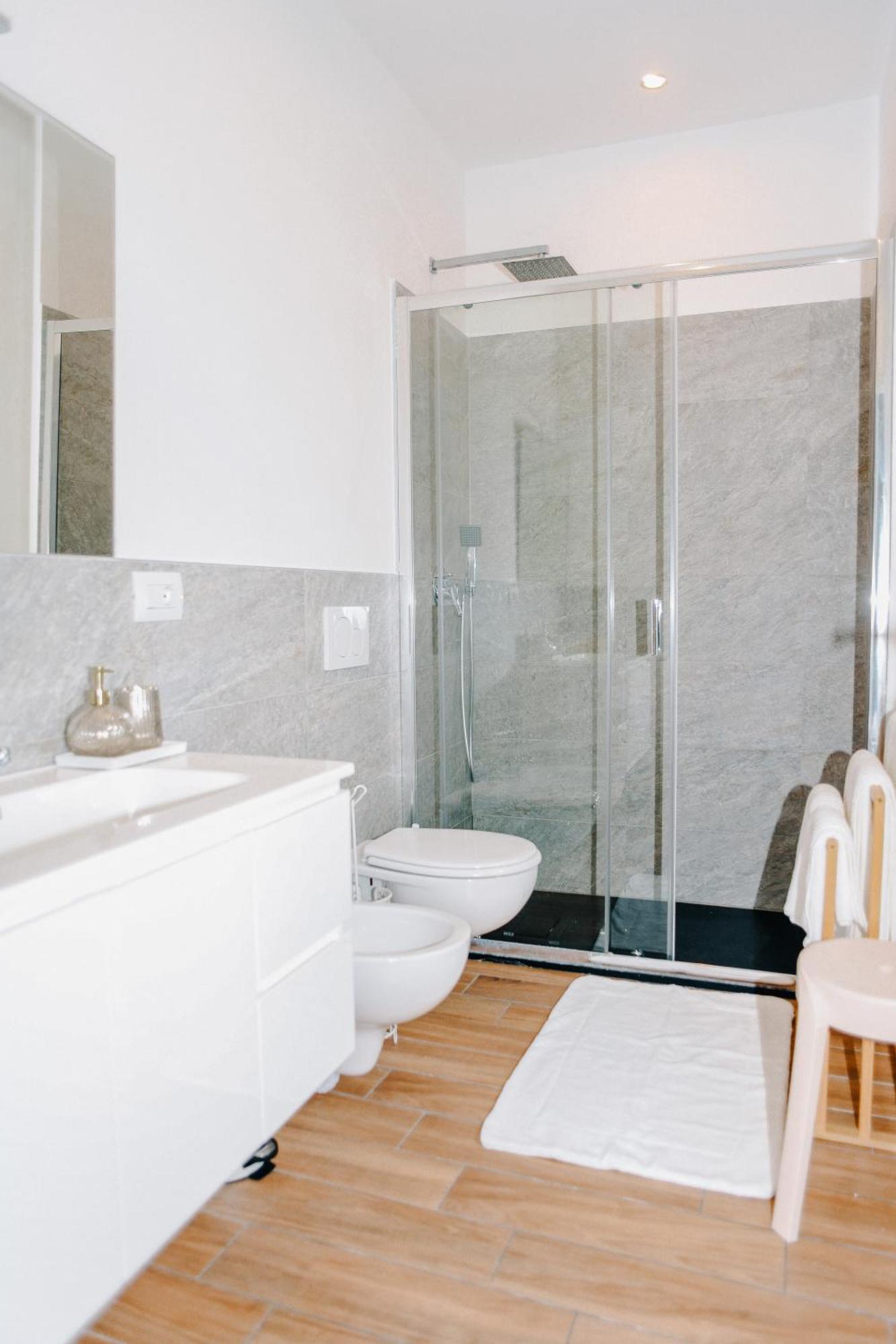 Lora Rose Suite ,Free Parking, Self Check In,2 Como Exteriör bild